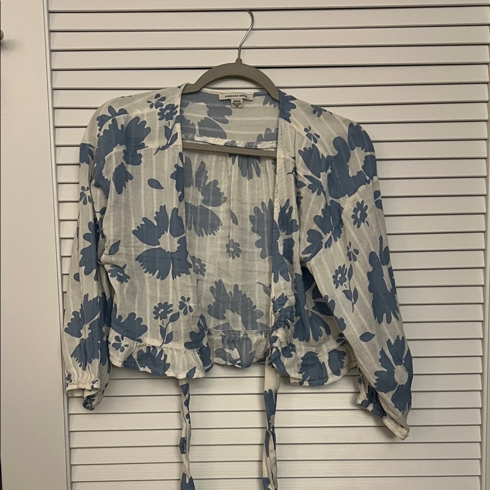 American Eagle Outfitters Blue Floral Crossover Crop Top